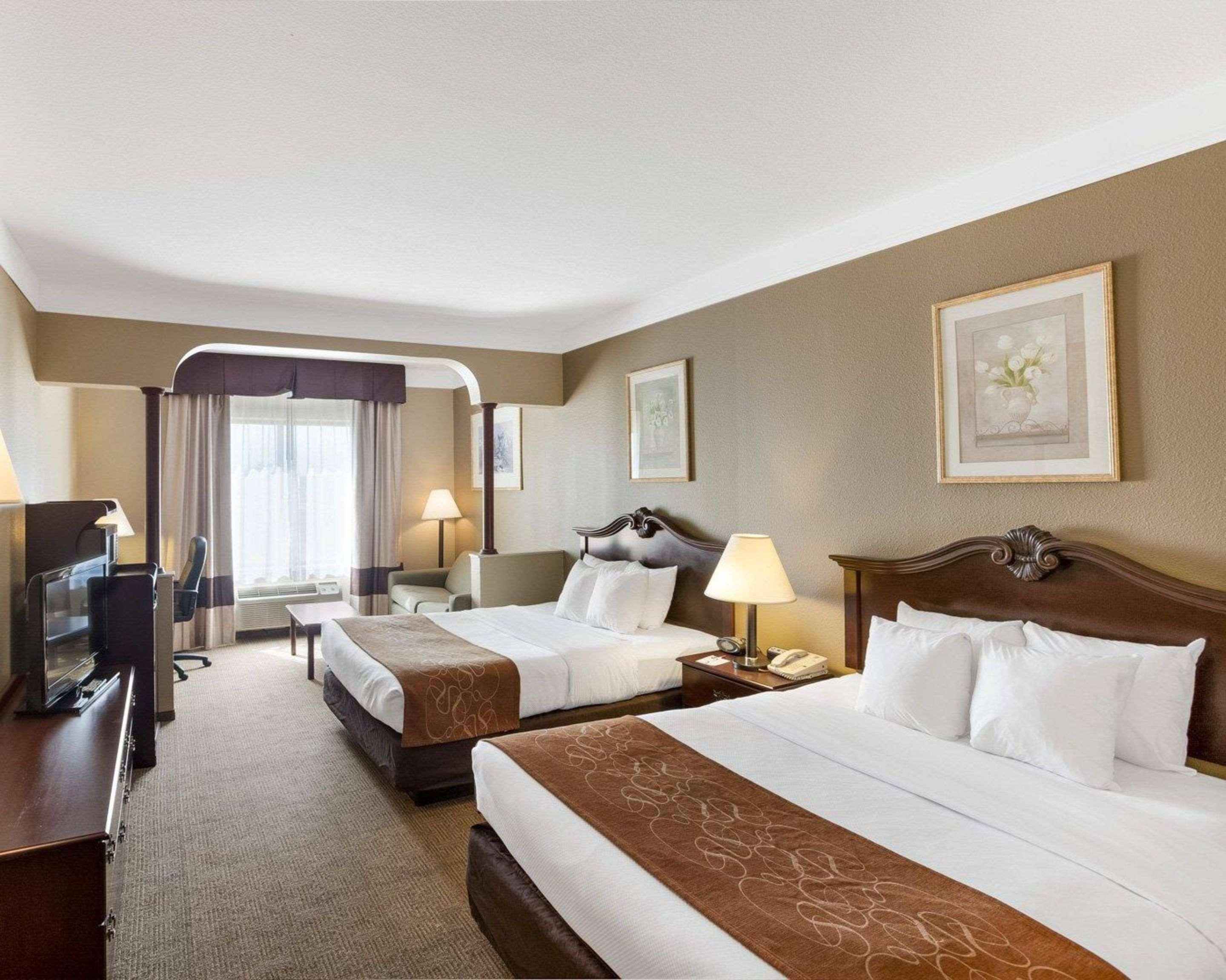 Comfort Suites Плейнв'ю Екстер'єр фото