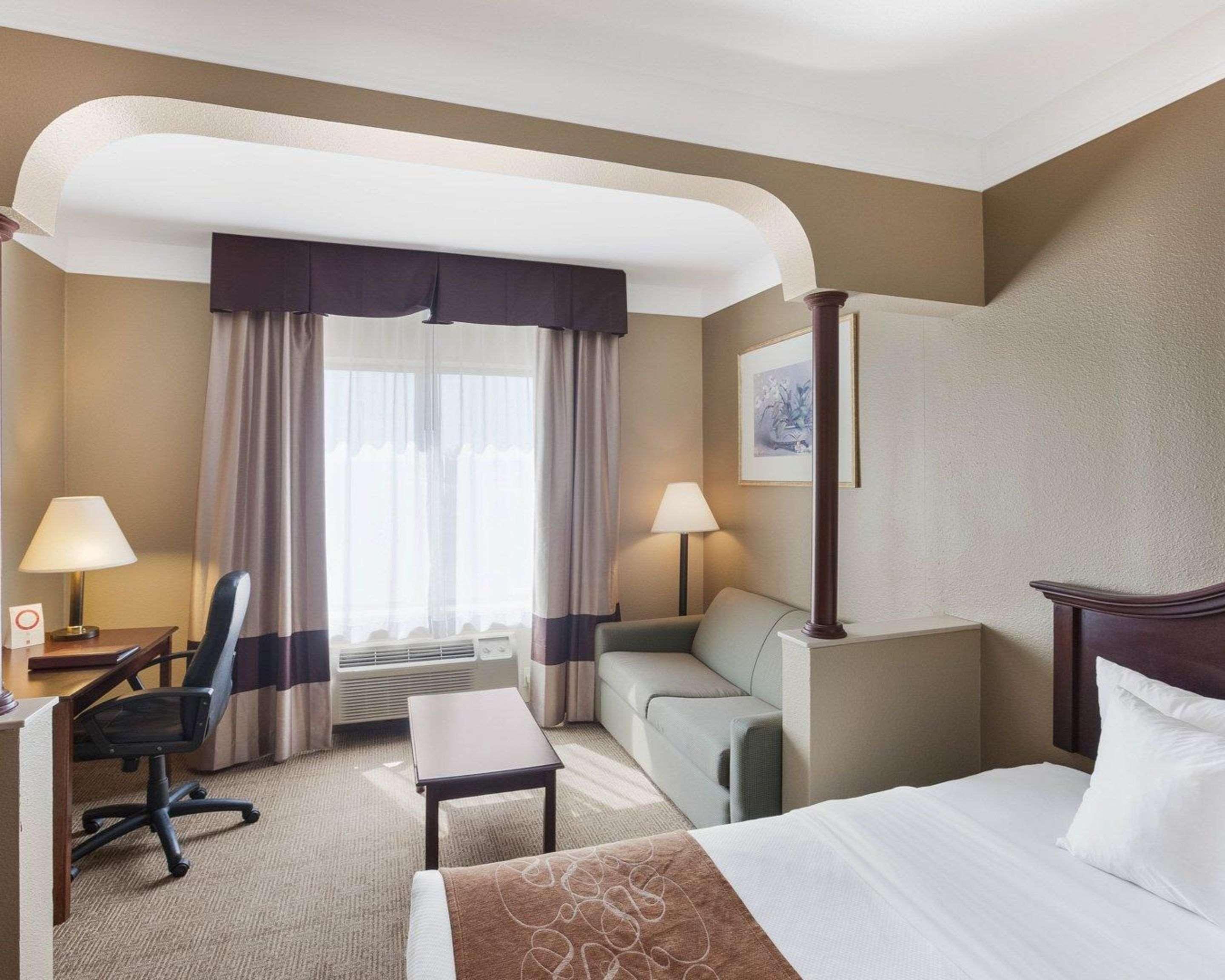 Comfort Suites Плейнв'ю Екстер'єр фото