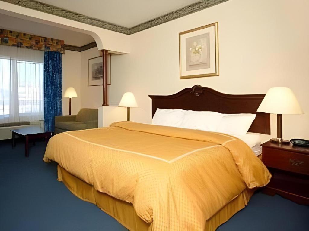 Comfort Suites Плейнв'ю Екстер'єр фото